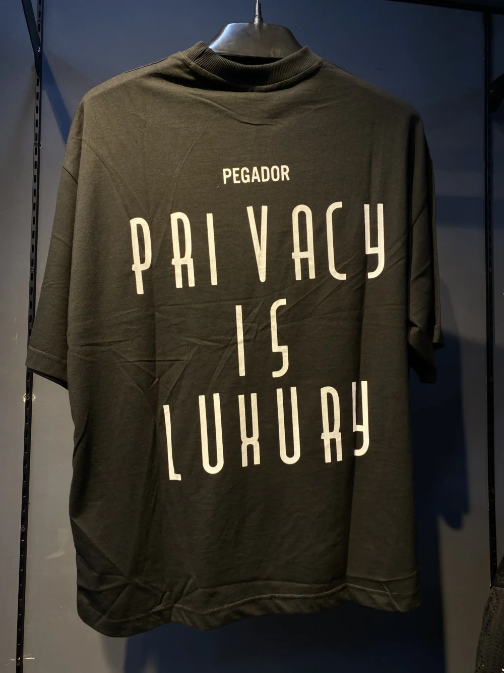 Pegador Back Printed Premiym 180GSM Dropshoulder Tshirt - Black - Image 2